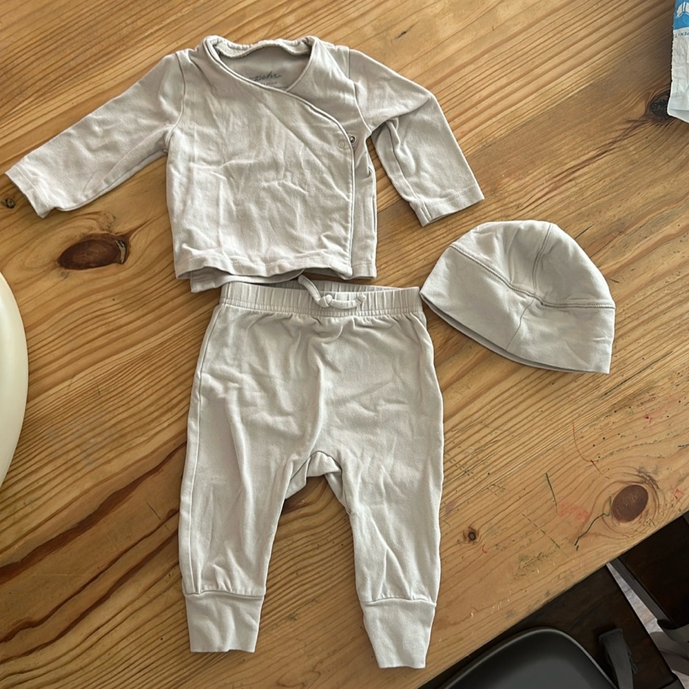 Pehr essentials 3 piece set dove 0-3mo